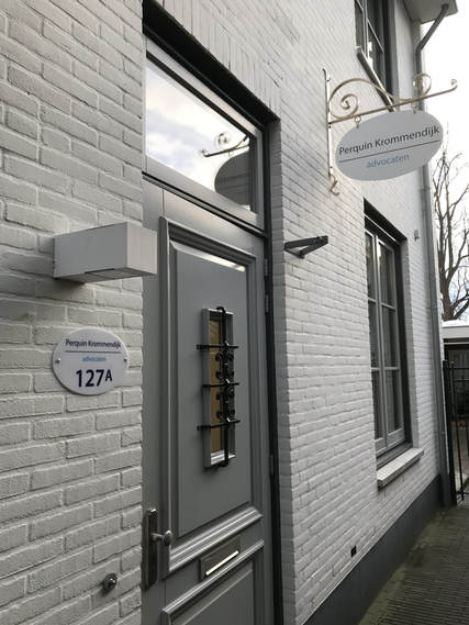 Het kantoorpand aan de Dorpsstraat in Zoetermeer